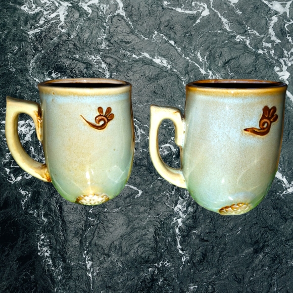 Owl City by Gibson Designs Glazed Ceramic Embossed 12 Ounces Mugs EUC Set of 2 - Picture 5 of 7